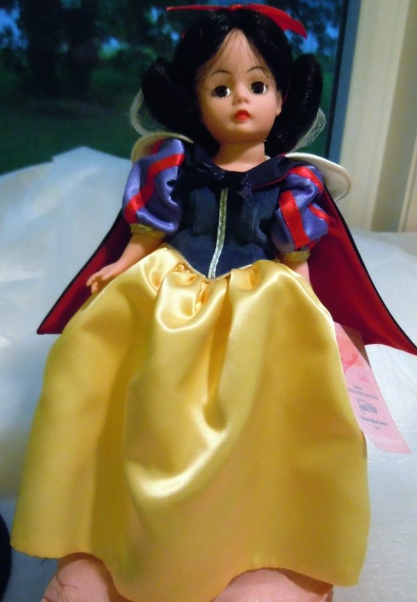 WDW & Disneyland Exclusive Snow White 10" #54-S Madame Alexander